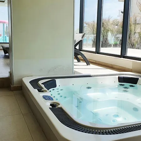 Azur Queen Studio - Pool & Spa Beach Apartment *