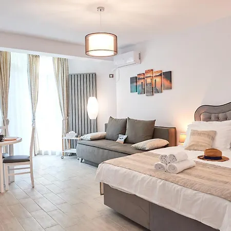 Azur Queen Studio - Pool & Spa Beach Apartment