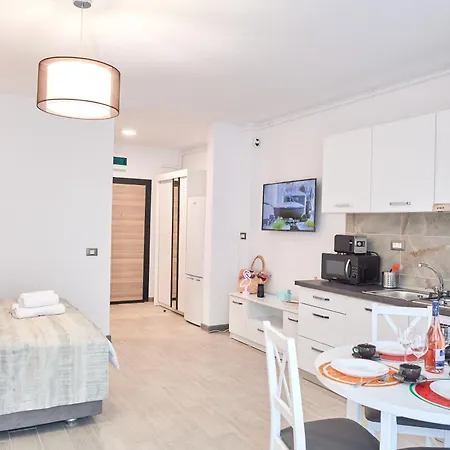 Azur Queen Studio - Pool & Spa Beach Apartment