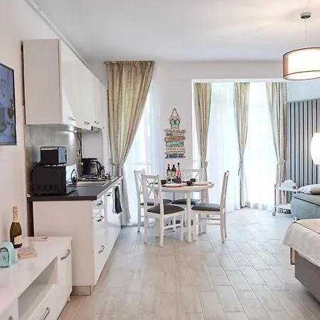 Azur Queen Studio - Pool & Spa Beach Apartment *